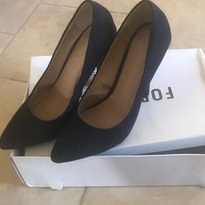 Faux suede black pumps